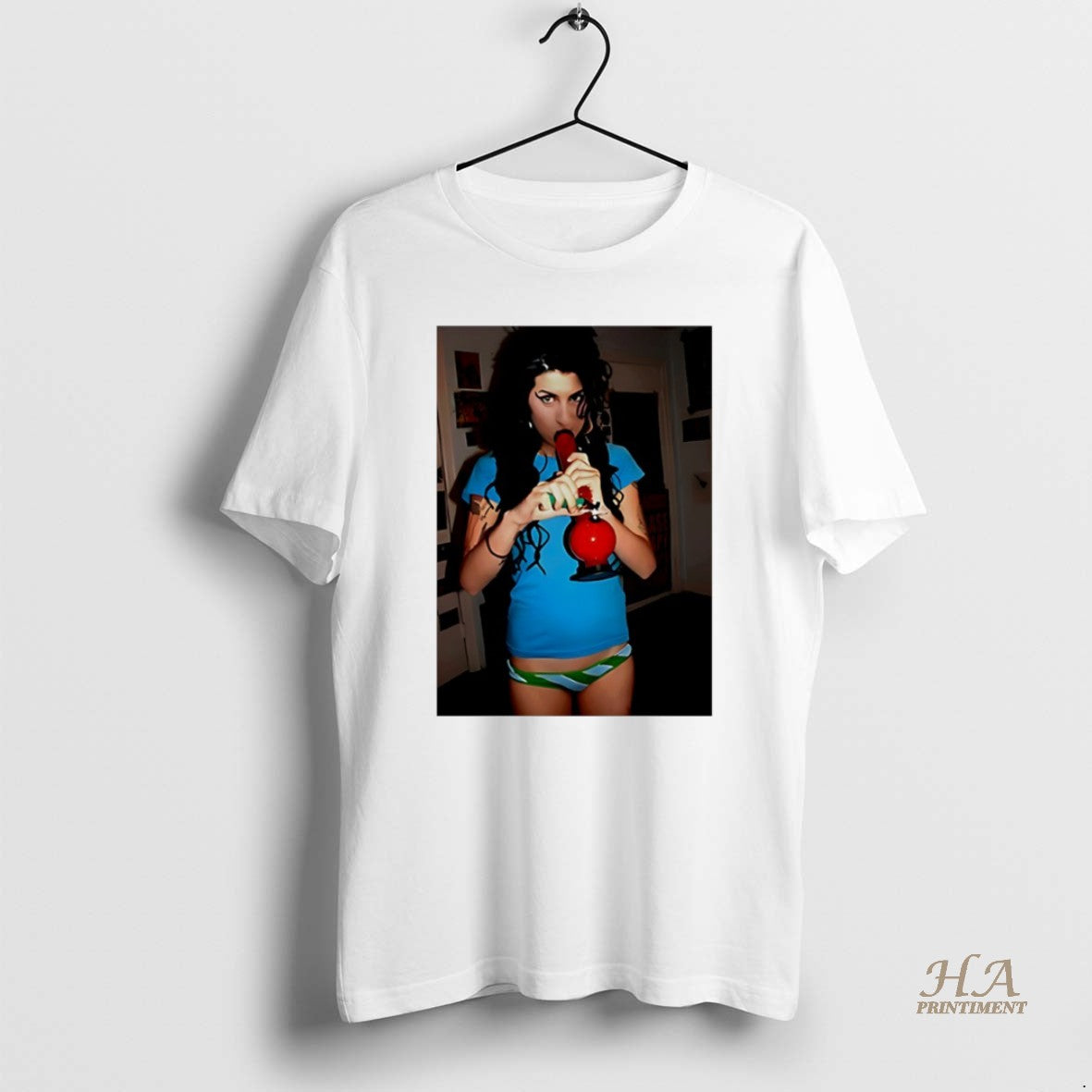Official Amy Winehouse Smoking Bong Circle
