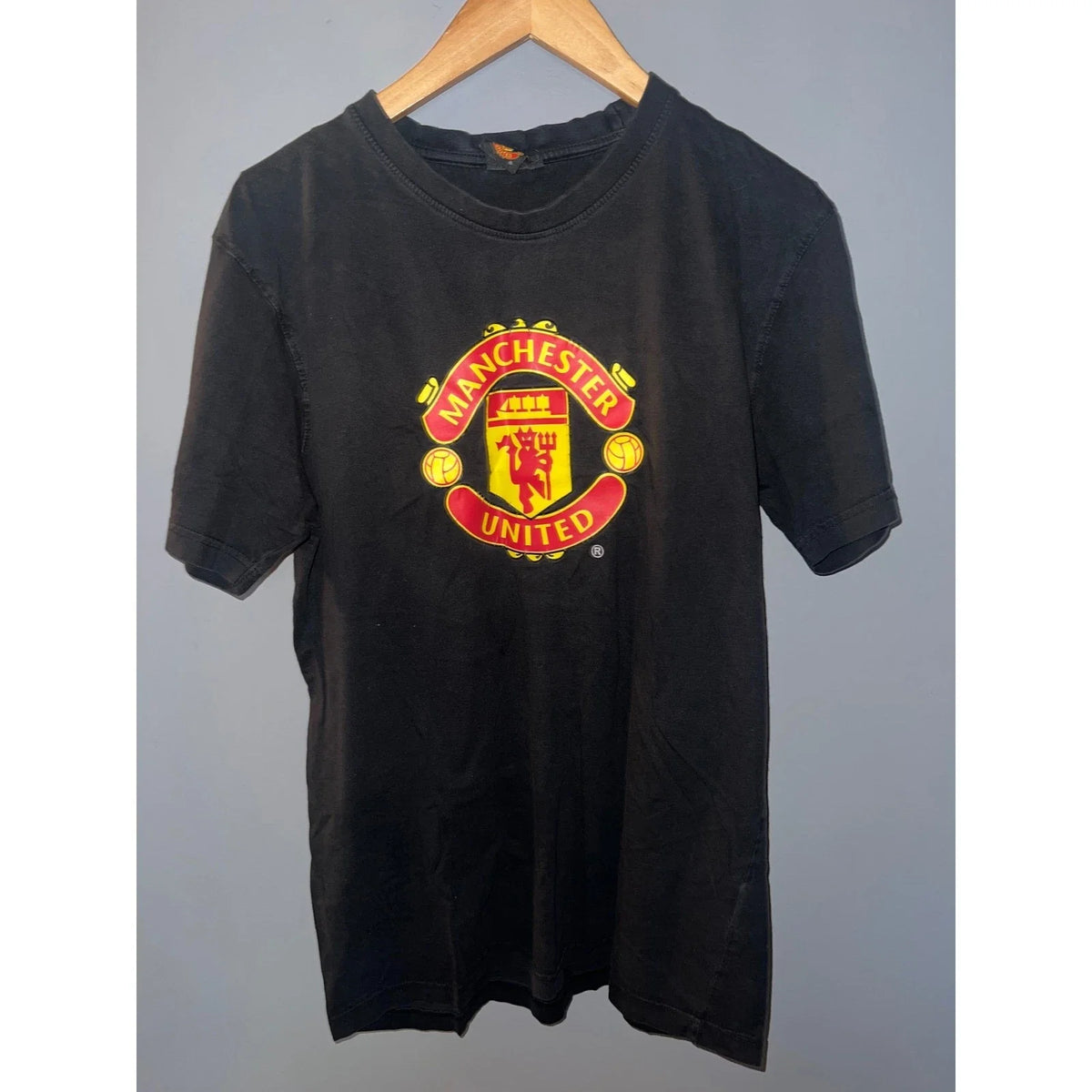 Manchester United Graphic Mens Large Black Soccer Football Club Crest L Unisex , , , Long Sleeve Tee