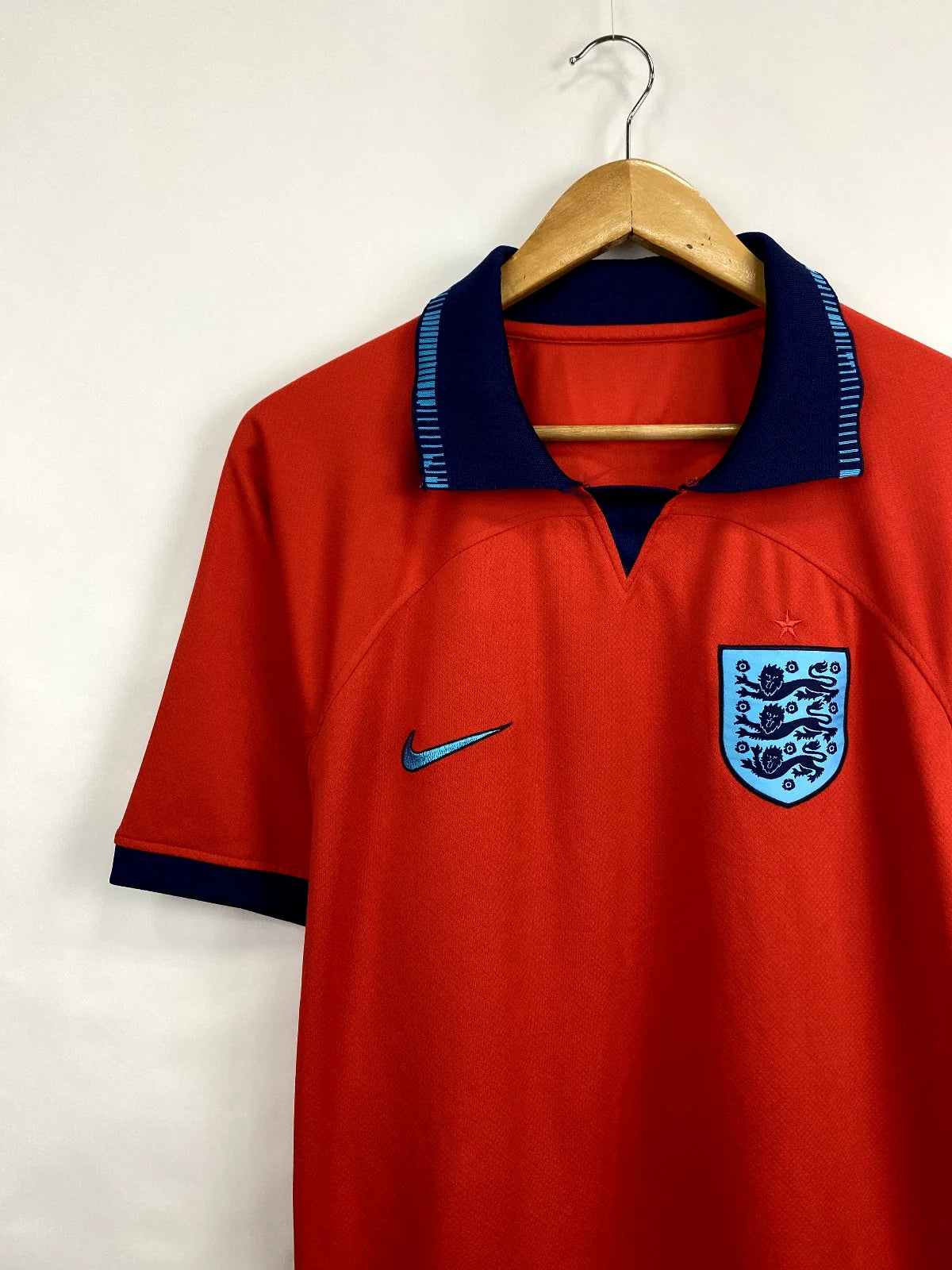 🏴󠁧󠁢󠁥󠁮󠁧󠁿 Vintage England soccer jersey rare retro hype Y2K size XL Unisex , , , Long Sleeve Tee